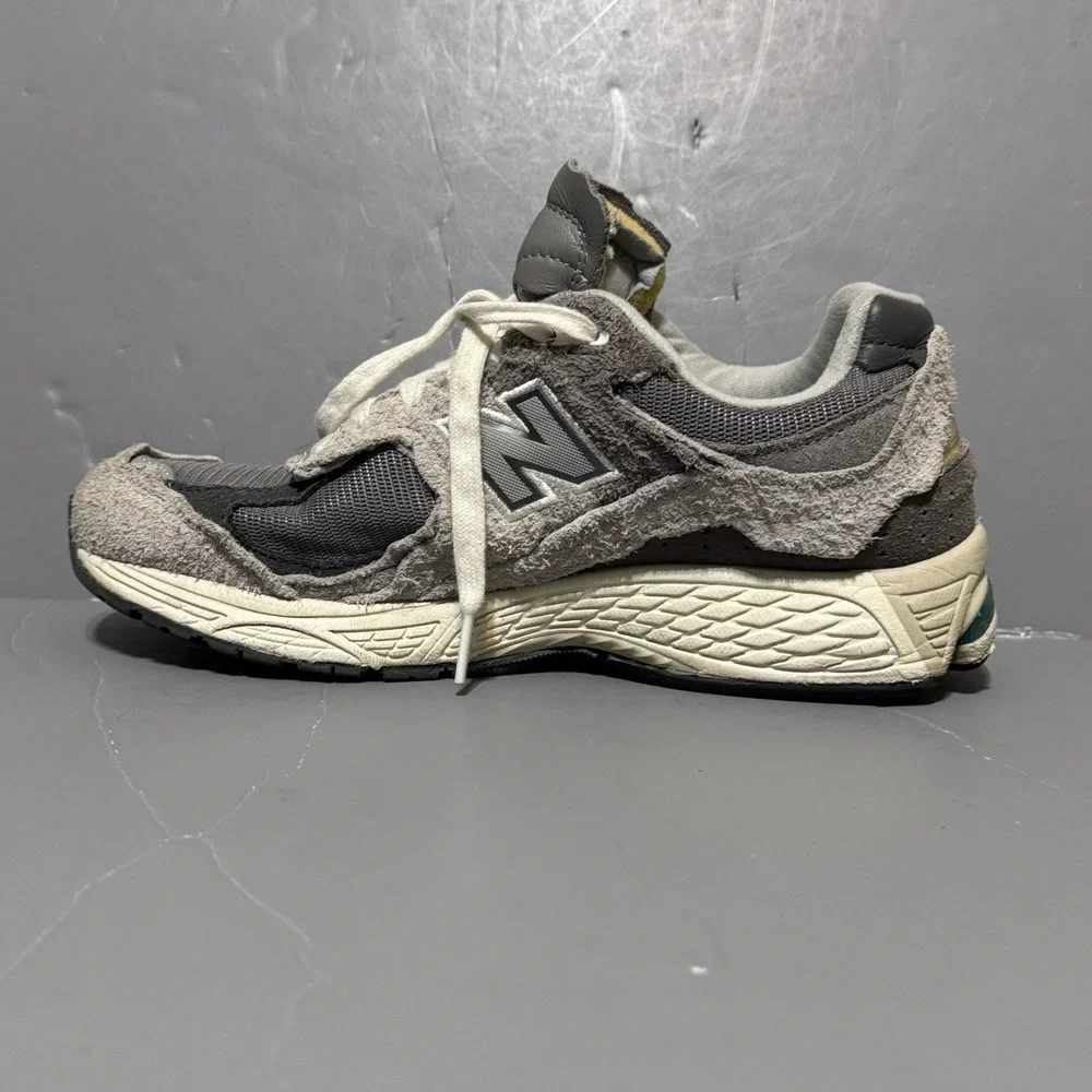 New Balance 2002R Protection Pack Rain Cloud M2002RDA Men's Size 7.5 Distressed